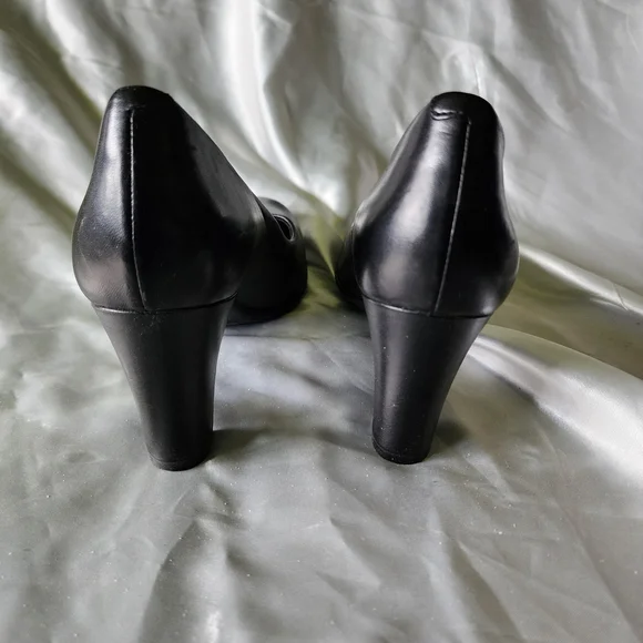 Rockport Black Women's Heels - Picture 5 of 5